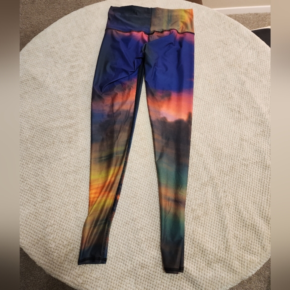 Teeki Yoga Leggings - Beautiful Sunset Print - comfortable like second skin - Picture 6 of 9